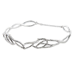 This Silver Metal Crown with chain clasp is a great accessory for your medieval, fantasy or cosplay costume.